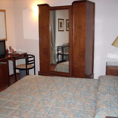 Hotel Palazzo Bocci Спело Екстериор снимка