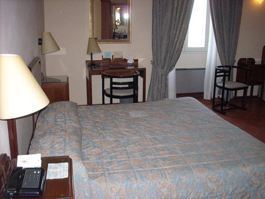 Hotel Palazzo Bocci Спело Екстериор снимка